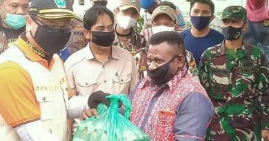 Bakti Sosial dan Penyerahan Bantuan Bagi Mahasiswa Perantauan Asal Papua Barat Bakti Sosial dan Penyerahan Bantuan Bagi Mahasiswa Perantauan Asal Papua Barat