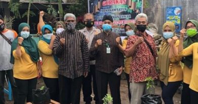 Program Penanaman Bibit Sayur dan Budidaya Ikan Tawar Untuk Ketahanan Pangan Keluarga Kampung Mbesuk Ambyar RW 01 Kelurahan Tunjungsekar Program Penanaman Bibit Sayur dan Budidaya Ikan Tawar Untuk Ketahanan Pangan Keluarga Kampung Mbesuk Ambyar RW 01 Kelurahan Tunjungsekar